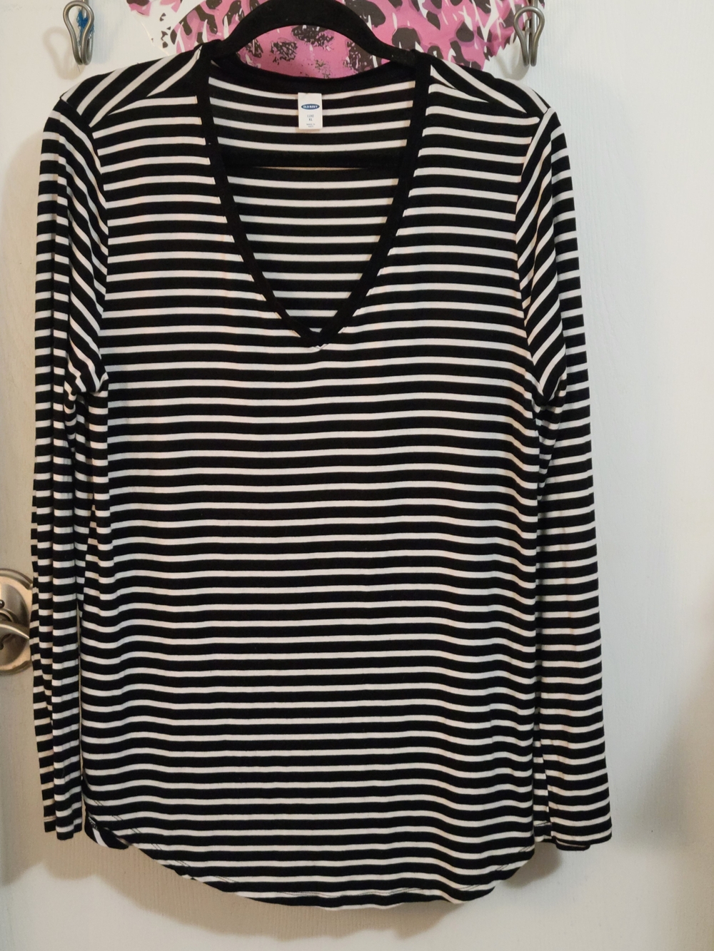 Old Navy Black & White Striped V-Neck Long Sleeve Top